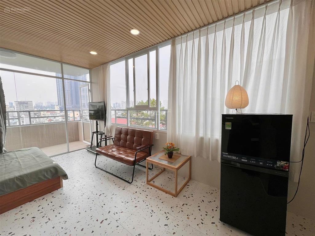 Cho thuê studio tách bếp quận 1, ban công, full nội thất gần chợ bến thành