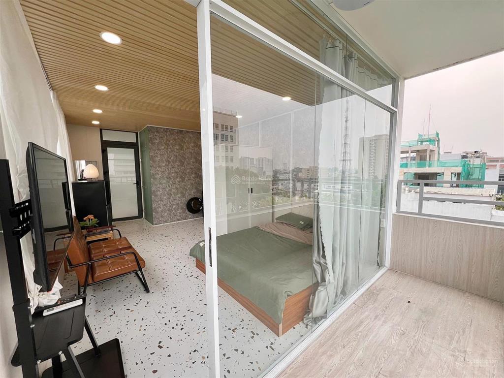 Cho thuê studio tách bếp quận 1, ban công, full nội thất gần chợ bến thành