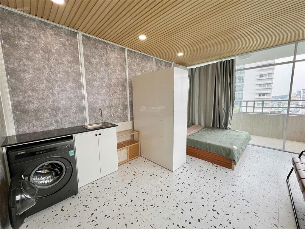 Cho thuê studio tách bếp quận 1, ban công, full nội thất gần chợ bến thành