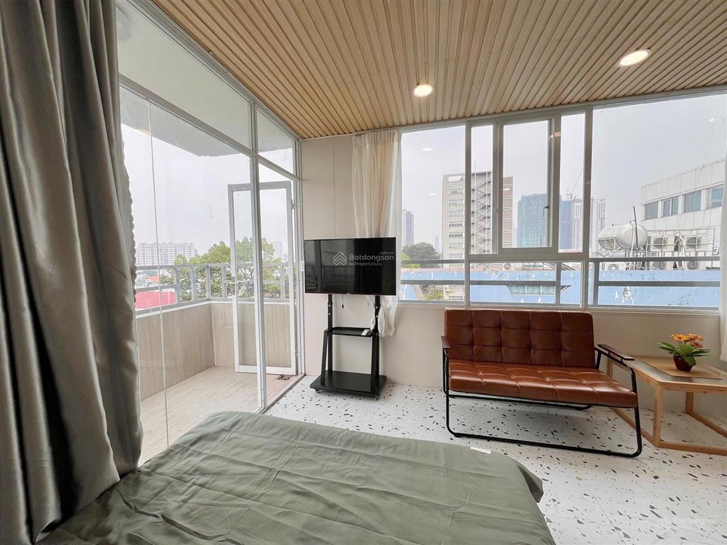 Cho thuê studio tách bếp quận 1, ban công, full nội thất gần chợ bến thành