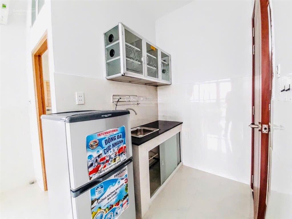 Cho thuê studio tách bếp ngay cầu nguyễn văn cừ  ban công, full nội thất