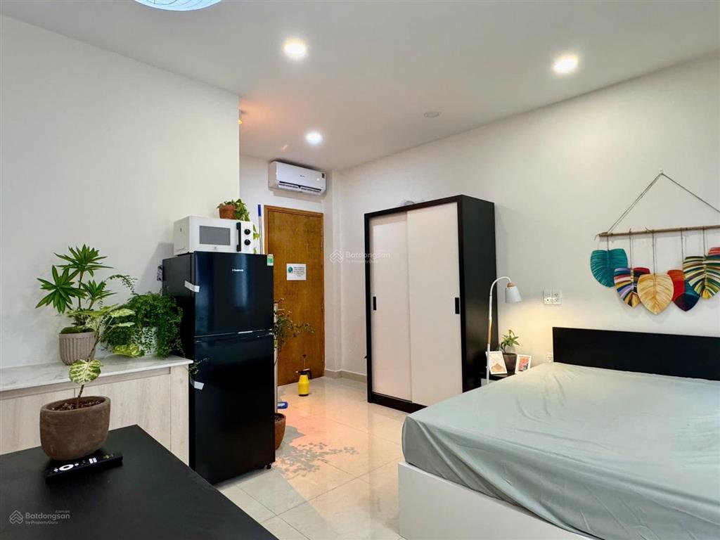Cho thuê căn hộ trung tâm quận 1 gần chợ bến thành, full nội thất, ban công