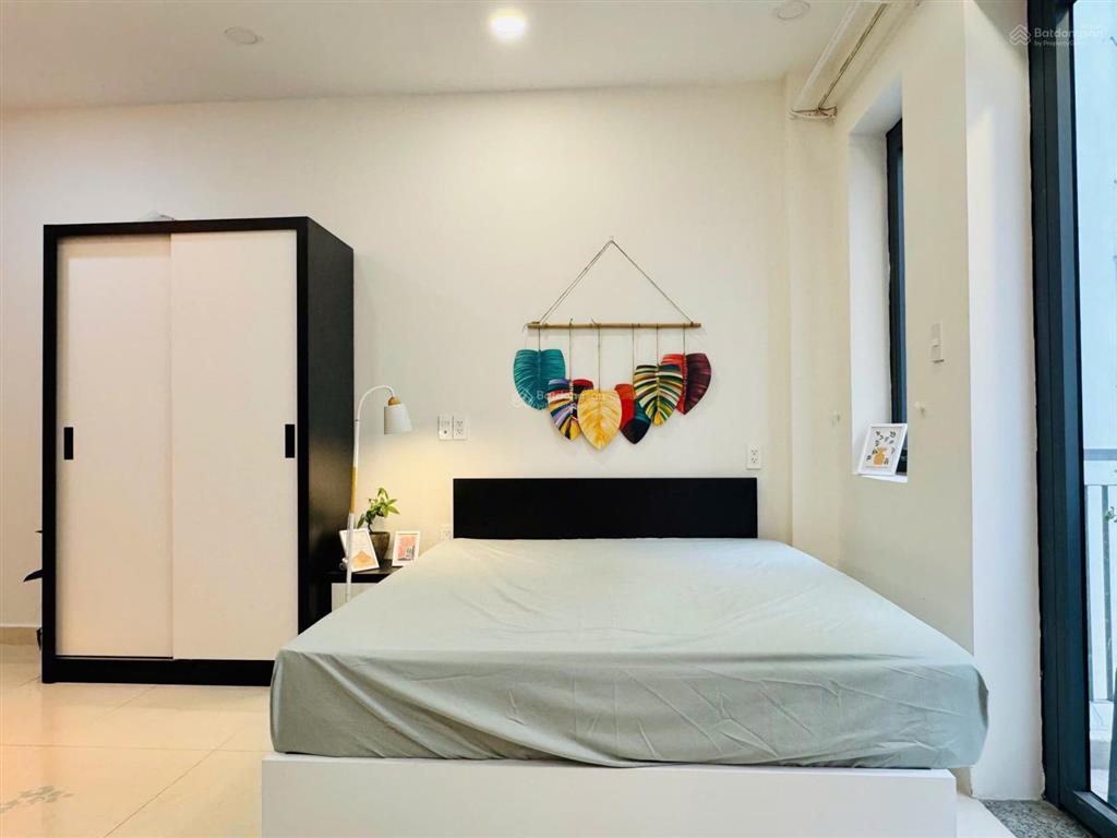 Cho thuê căn hộ trung tâm quận 1 gần chợ bến thành, full nội thất, ban công