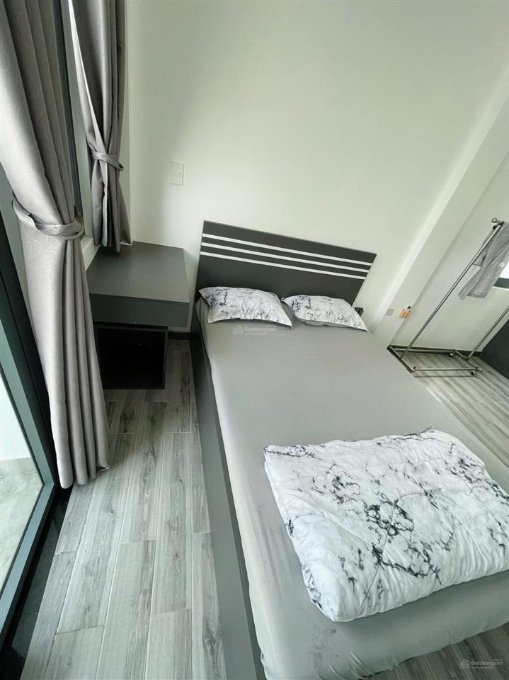 Căn hộ cho thuê ngay nguyễn thần hiến quận 4, ban công, thang máy  giá học sinh sinh viên