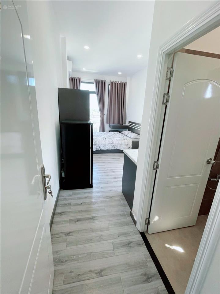 Căn hộ cho thuê ngay nguyễn thần hiến quận 4, ban công, thang máy  giá học sinh sinh viên