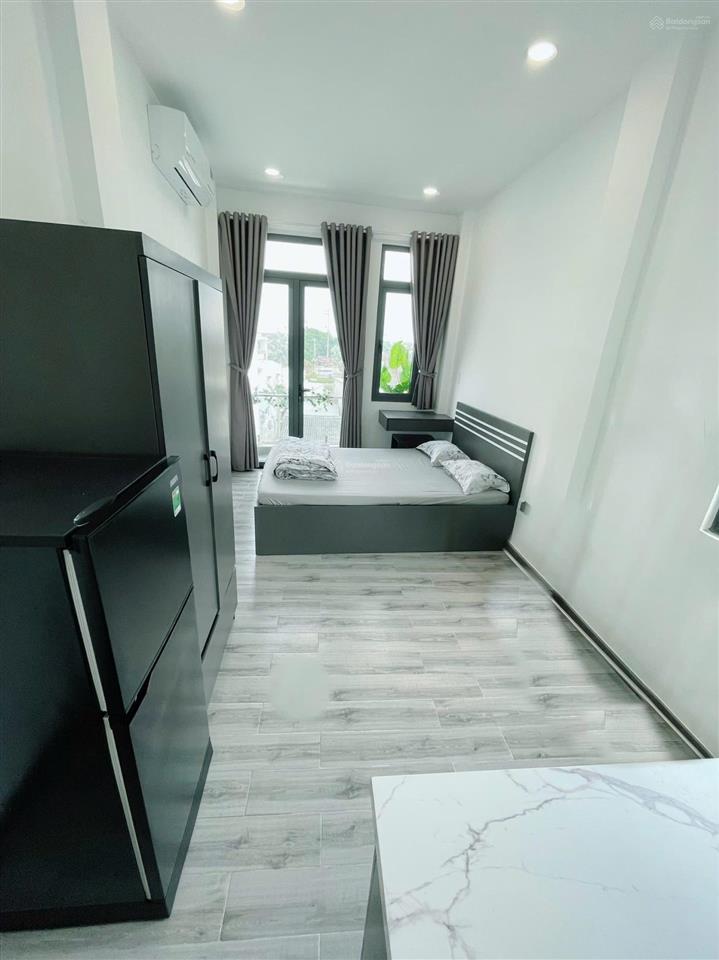 Căn hộ cho thuê ngay nguyễn thần hiến quận 4, ban công, thang máy  giá học sinh sinh viên