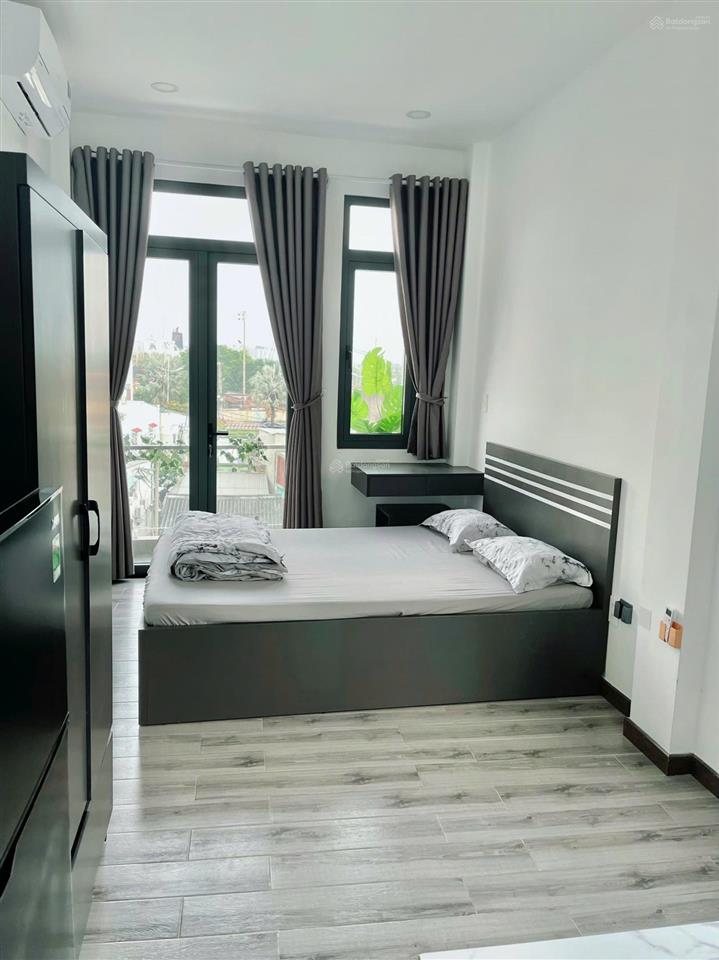 Căn hộ cho thuê ngay nguyễn thần hiến quận 4, ban công, thang máy  giá học sinh sinh viên