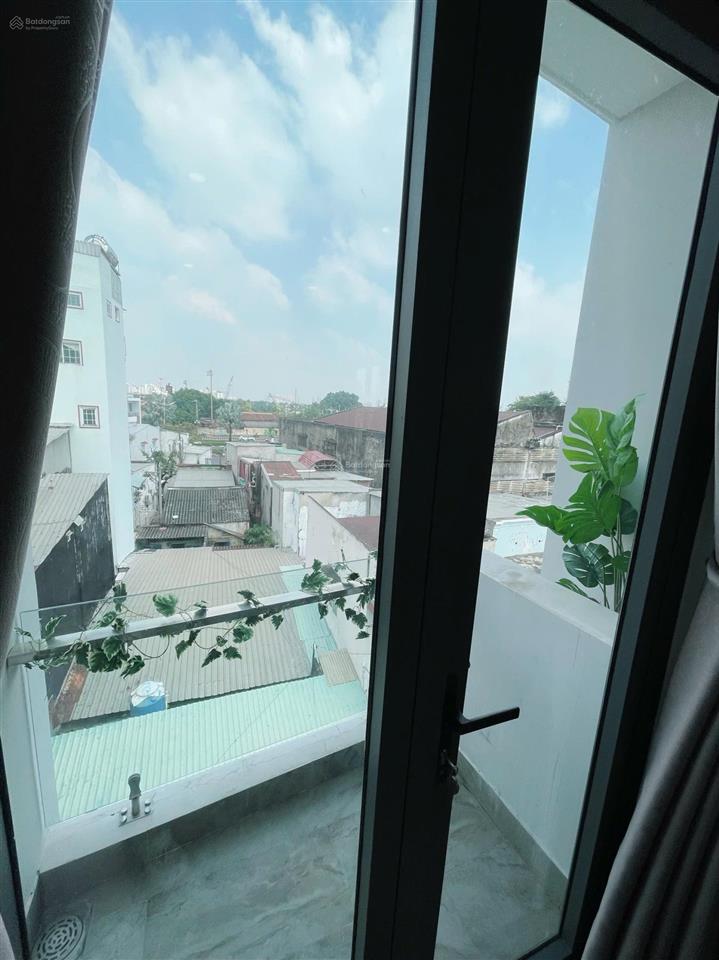 Căn hộ cho thuê ngay nguyễn thần hiến quận 4, ban công, thang máy  giá học sinh sinh viên