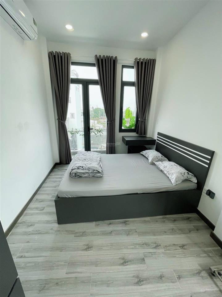 Căn hộ cho thuê ngay nguyễn thần hiến quận 4, ban công, thang máy  giá học sinh sinh viên