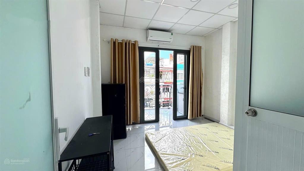 Căn hộ cho thuê ngay nguyễn biểu quận 5, gần cầu chữ y, đại học sư phạm, mặt tiền đường