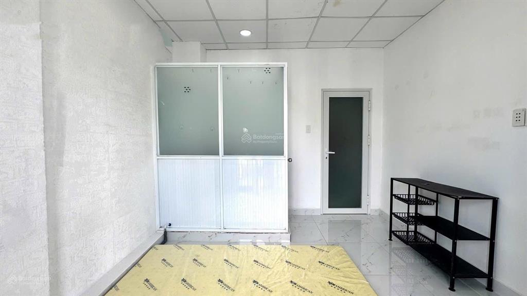 Căn hộ cho thuê ngay nguyễn biểu quận 5, gần cầu chữ y, đại học sư phạm, mặt tiền đường