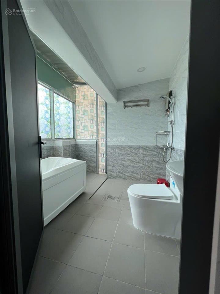Căn hộ 2 phòng ngủ cho thuê ngay trần bình trọng quận 5 thang máy bảo vệ hầm xe