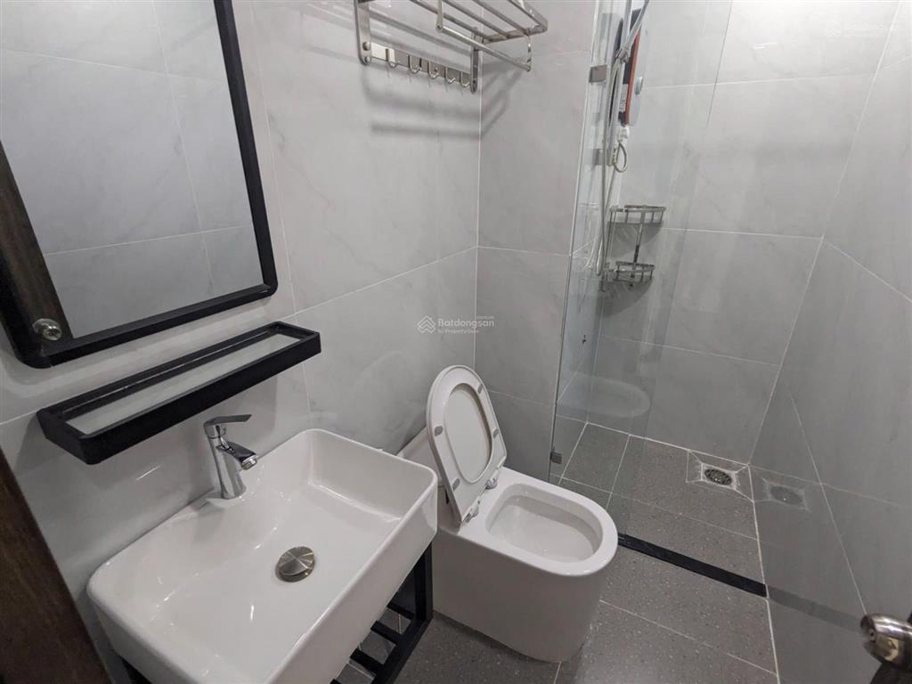 Căn hộ cho thuê ngay trần phú quận 5, cao cấp, thang máy, máy giặt riêng, gần chợ an đông, đh ueh