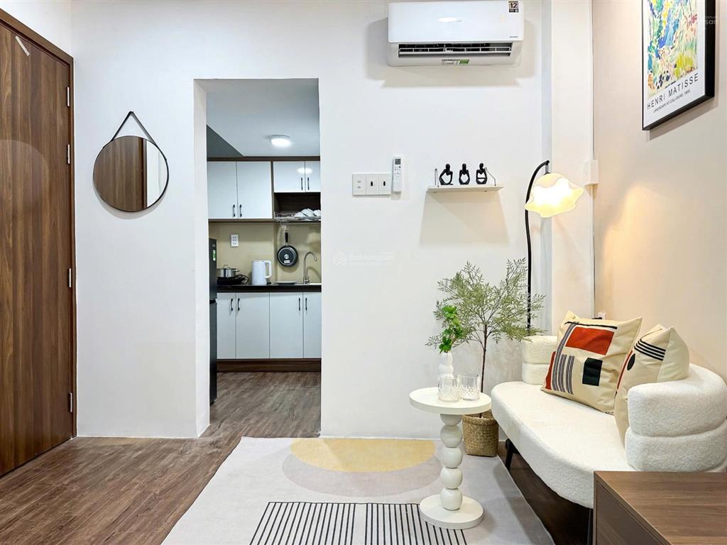 Căn hộ 1 phòng ngủ cho thuê ngay trần hưng đạo quận 5, thang máy, hầm xe, mặt tiền, máy giặt riêng