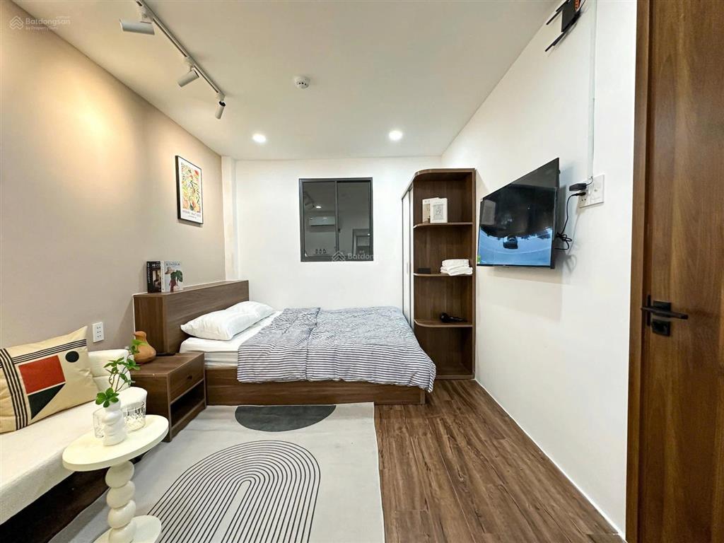 Căn hộ 1 phòng ngủ cho thuê ngay trần hưng đạo quận 5, thang máy, hầm xe, mặt tiền, máy giặt riêng