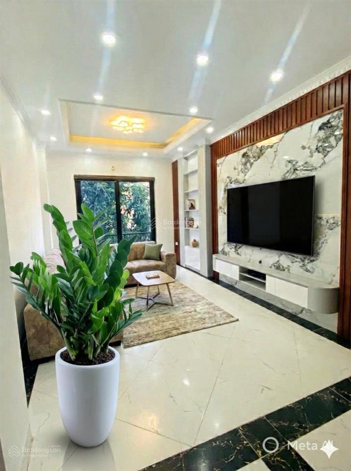 8,5tỷ có nhà bát khối lô góc 50m2, 6tầng tm, ô tô đỗ cổng ngày đêm ngay cv hồ điều hòa long biên