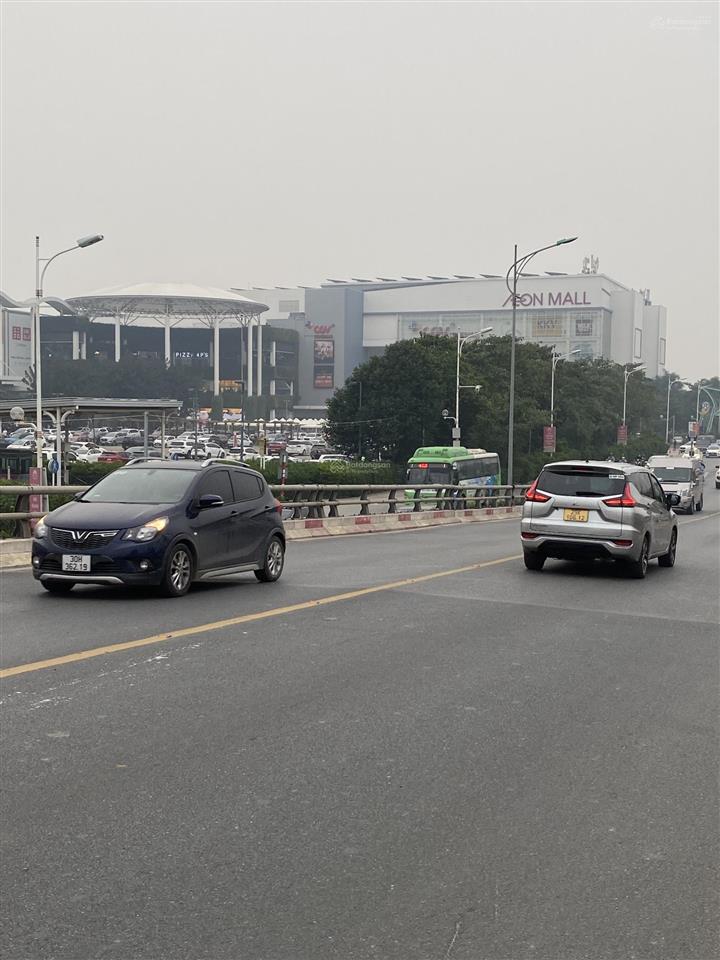 Tôi bán nhà cổ linh giá đầu tư 6,4tỷ nhà 36m2, tiền = hậu 4,3m, 2tầng, ô tô đỗ cổng.