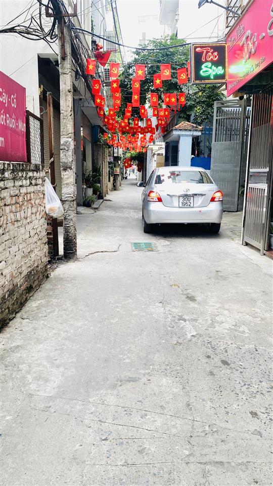 Tôi bán nhà cổ linh giá đầu tư 6,4tỷ nhà 36m2, tiền = hậu 4,3m, 2tầng, ô tô đỗ cổng.