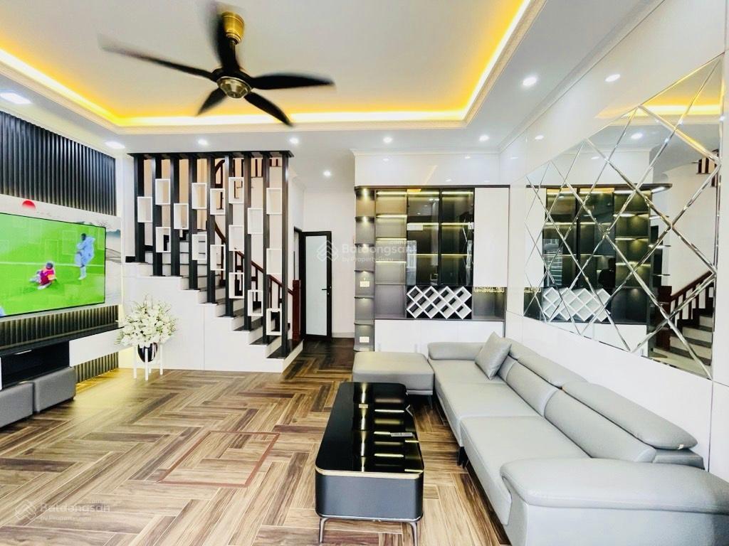 7tỷ xíu nhà phố trạm 38m2, 5tầng, mt5m, ô tô đỗ cổng ngày đêm, vài bước ra phố kinh doanh sầm uất.