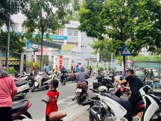 Bán nhà cổng chợ gia quất  ngọc lâm, 40m² mặt ngõ thông, ô tô đỗ cổng ngày đêm!