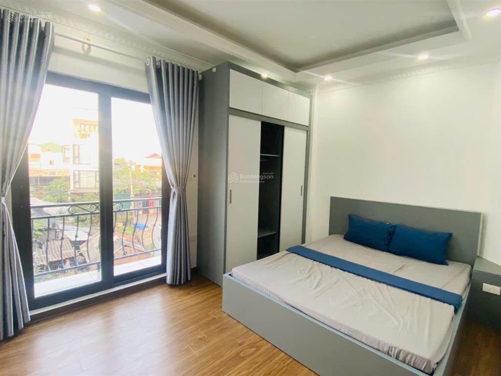 8.3tỷ  phố bát khối, 51m2, 6 tầng tm, ô tô đỗ cổng, view cv hồ điều hòa long biên.
