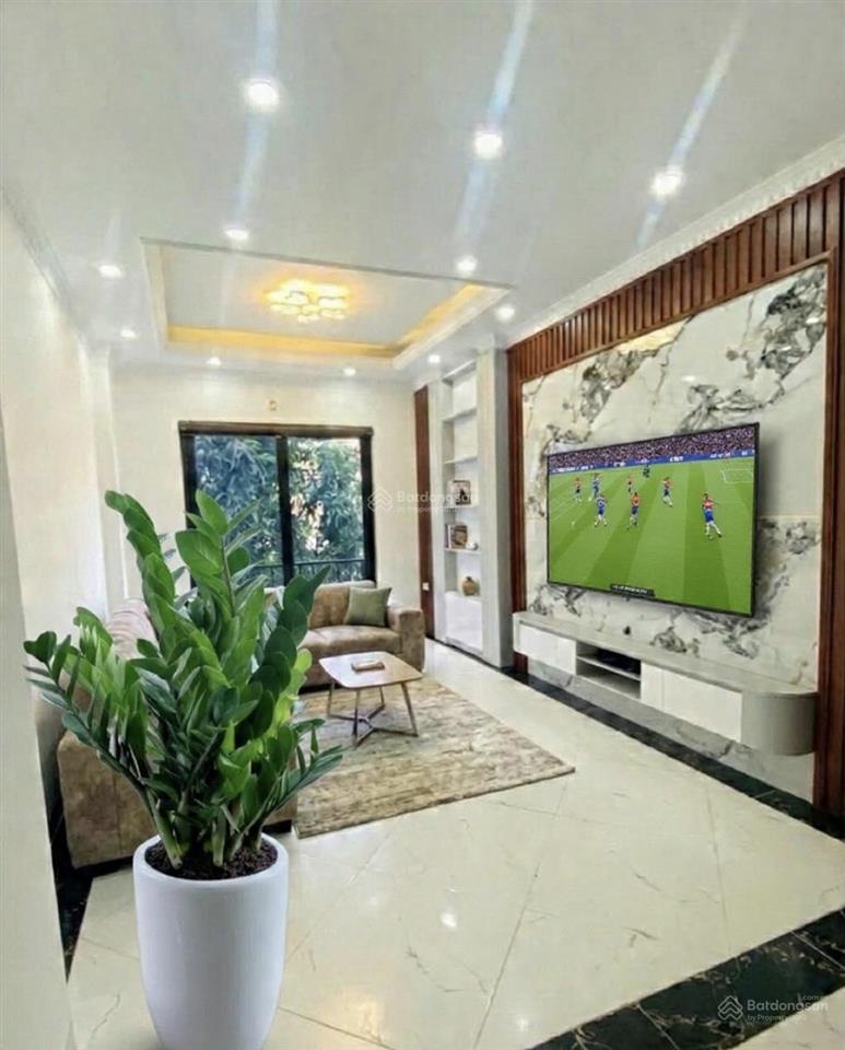 8.3tỷ  phố bát khối, 51m2, 6 tầng tm, ô tô đỗ cổng, view cv hồ điều hòa long biên.