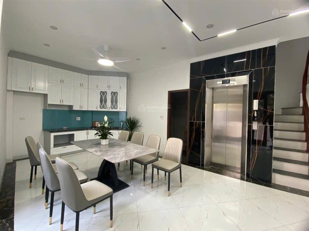 8.3tỷ  phố bát khối, 51m2, 6 tầng tm, ô tô đỗ cổng, view cv hồ điều hòa long biên.