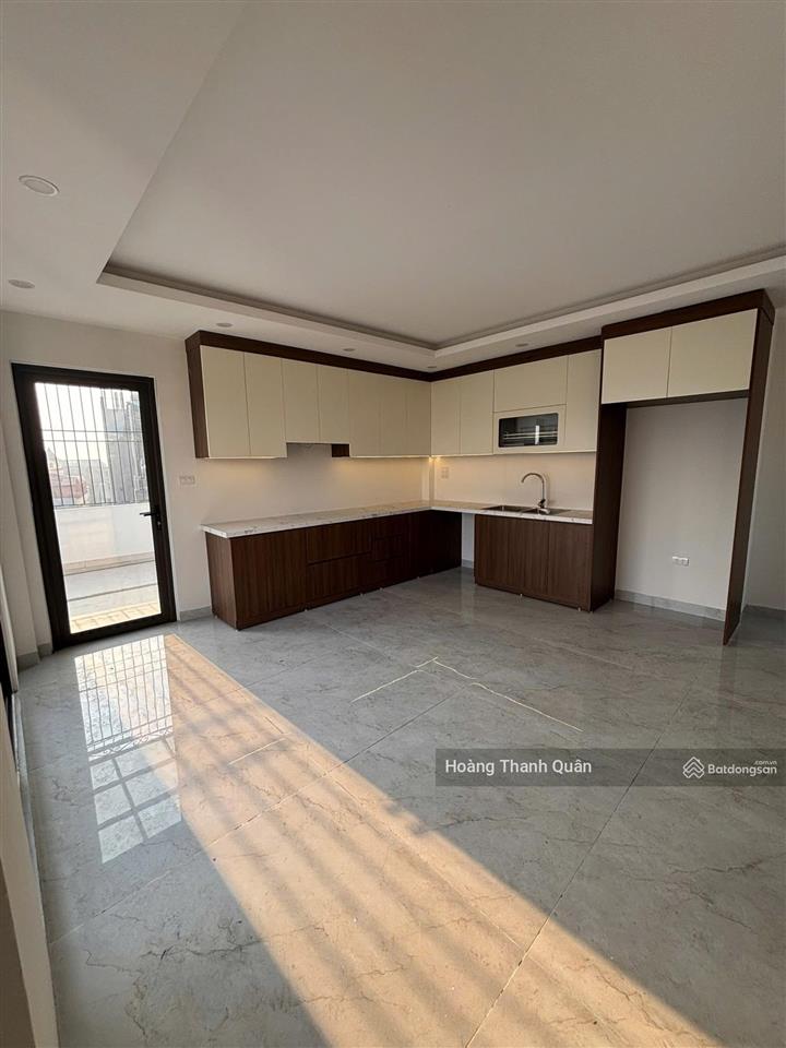 Bán nhà mới 5 tầng thang máy  phố vũ xuân thiều  diện tích rộng  giá tốt