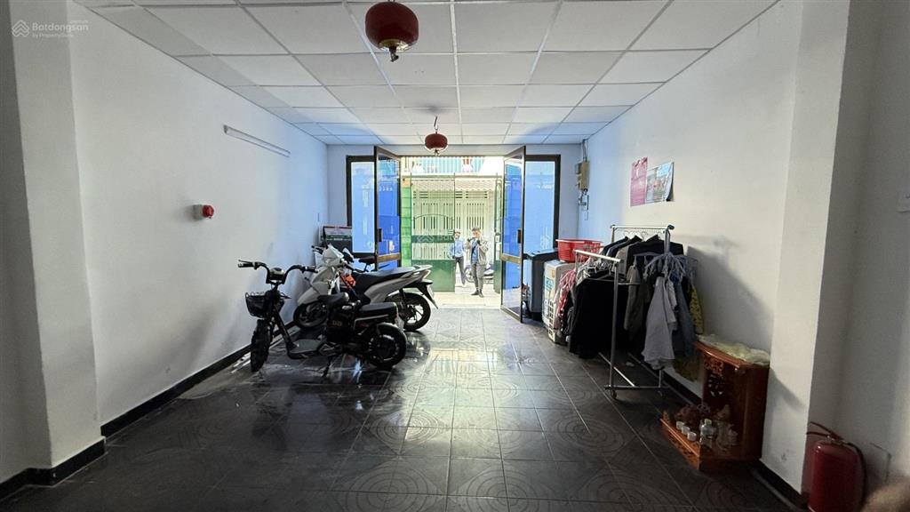 76. bán nhà đường âu cơ 5 tầng, dòng tiền 30tr/th, hxh 4m sát mặt tiền trịnh đình trọng giá 8,2 tỷ