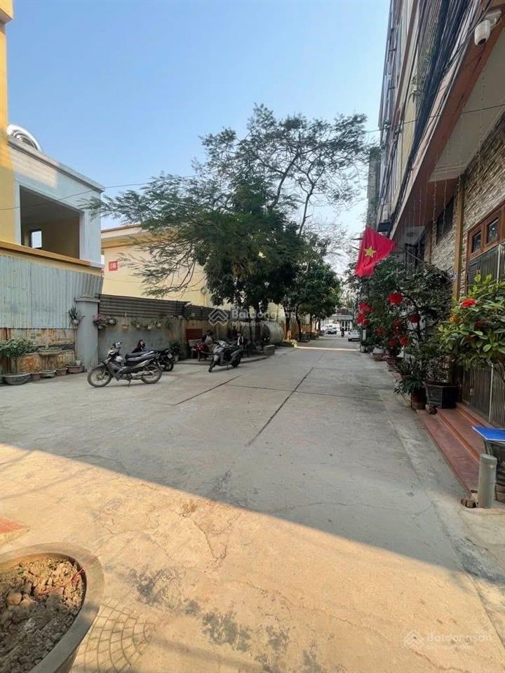 Chính chủ cần bán gấp nhà phân lô đẹp long lanh trục chính giải phóng khu vực hiếm nhà bán.