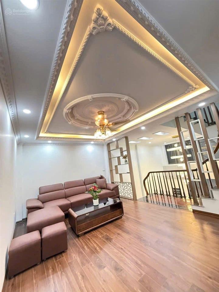 Chính chủ cần bán gấp nhà phân lô đẹp long lanh trục chính giải phóng khu vực hiếm nhà bán.