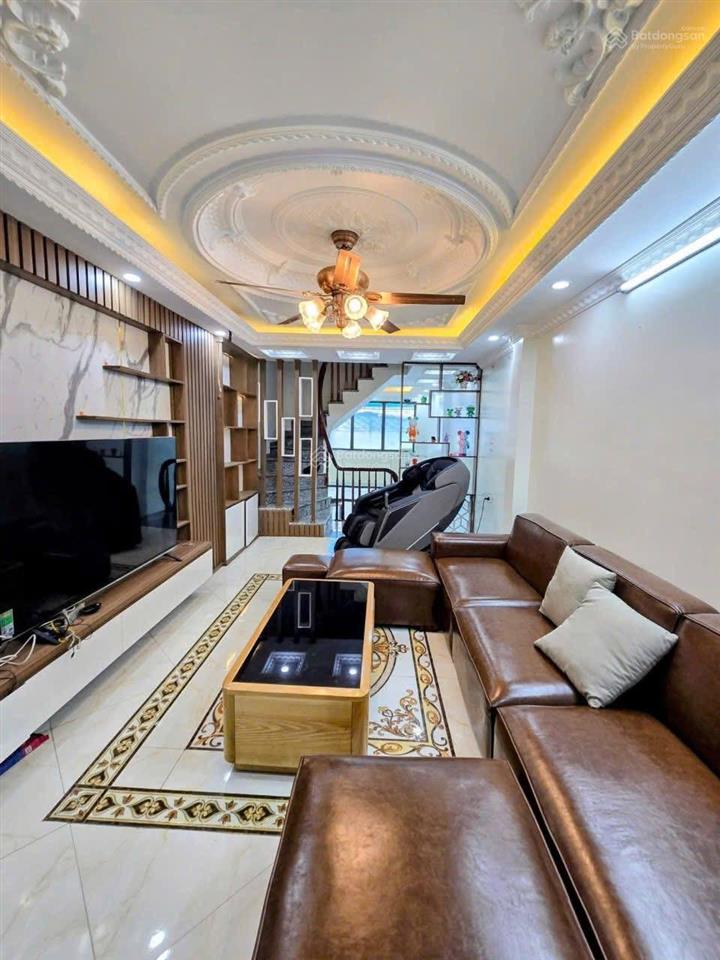 Chính chủ cần bán gấp nhà phân lô đẹp long lanh trục chính giải phóng khu vực hiếm nhà bán.