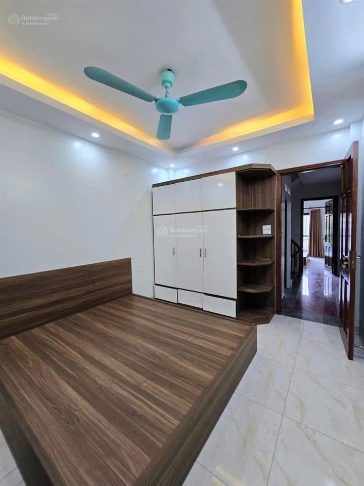 Chính chủ cần bán gấp nhà phân lô đẹp long lanh trục chính giải phóng khu vực hiếm nhà bán.