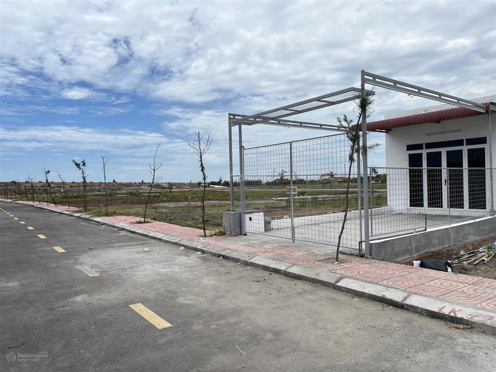 Bán gấp 95m2 đất mặt biển hải xuân ninh bình, trục chính lõi kkt ninh cơ chỉ 1.35 tỷ.  0783 681 ***