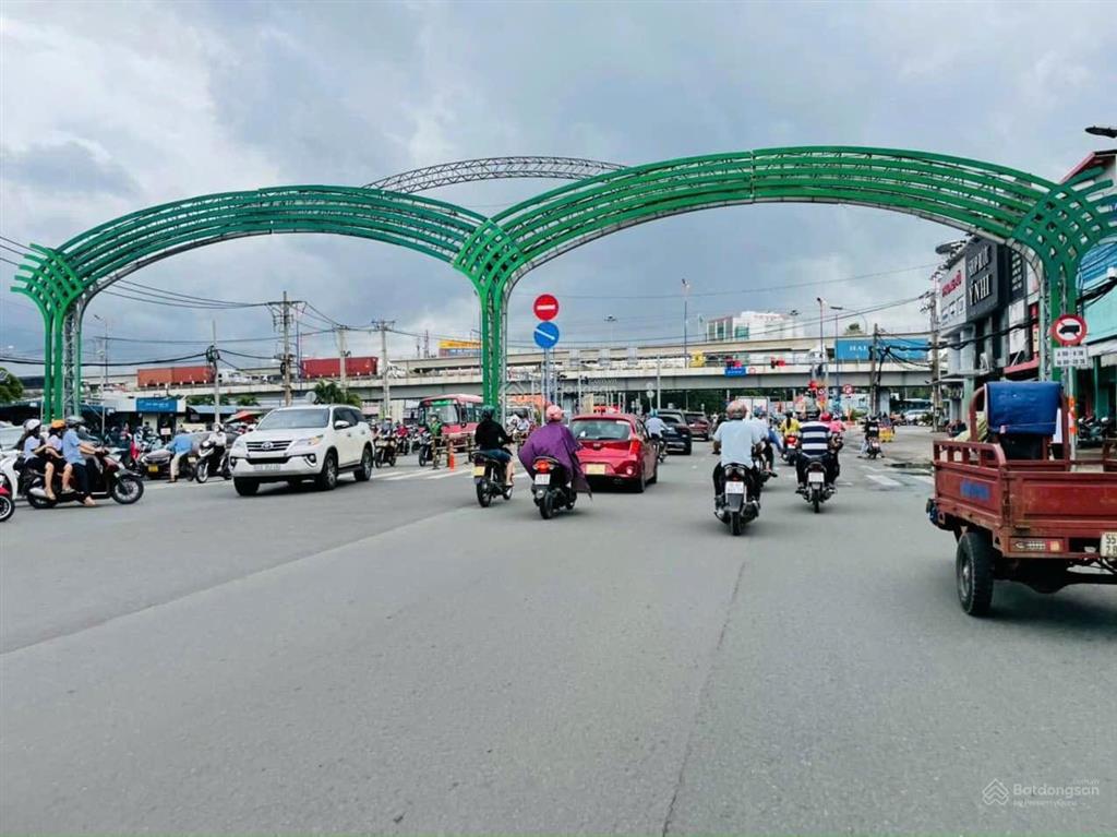 Bán lô đất đẹp mt hẻm đường 102 siêu đẹp gần vành đai 2 và các trường đại học cho thuê cao