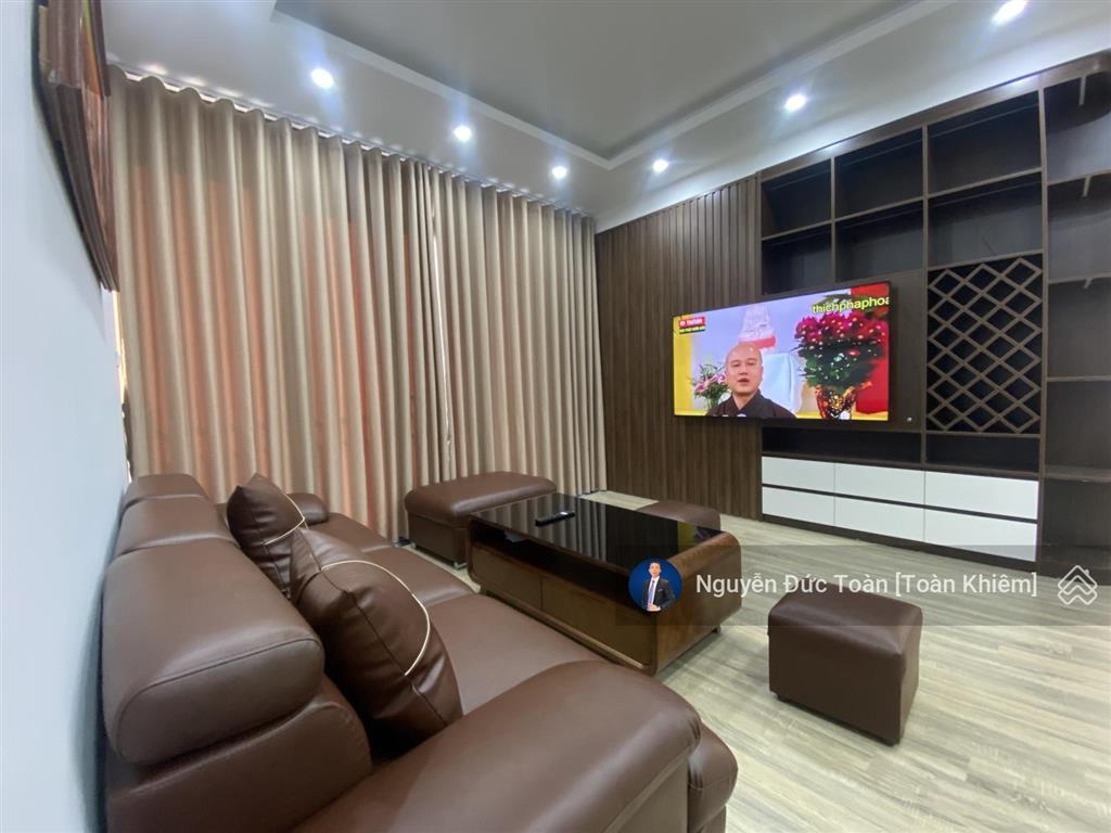 Chính chủ bán nhanh căn chung cư 3n 2vs 3 ban công 90m2 full nt cạnh bigc thăng long