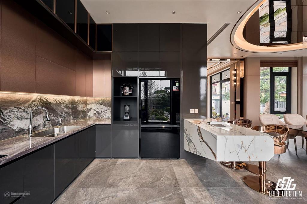 Nhà mặt phố lõi hai bà trưng  kd các loại hình. diện tích 235m, mt 10,6m. pháp lý rõ ràng, ssgd