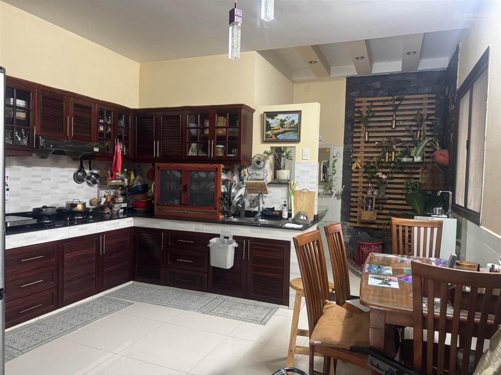 Với 12 tỷ có ngay căn nhà 2 mặt tiền thoáng sáng, bề ngang hiếm 7,1m , ô tô ngủ nhà, bình trưng, q2