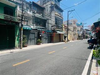 Ngang lớn 4.5m  đường 10m có lề  82m2 vuông vức  có thể kinh doanh  ngay tô hiệu  hòa bình