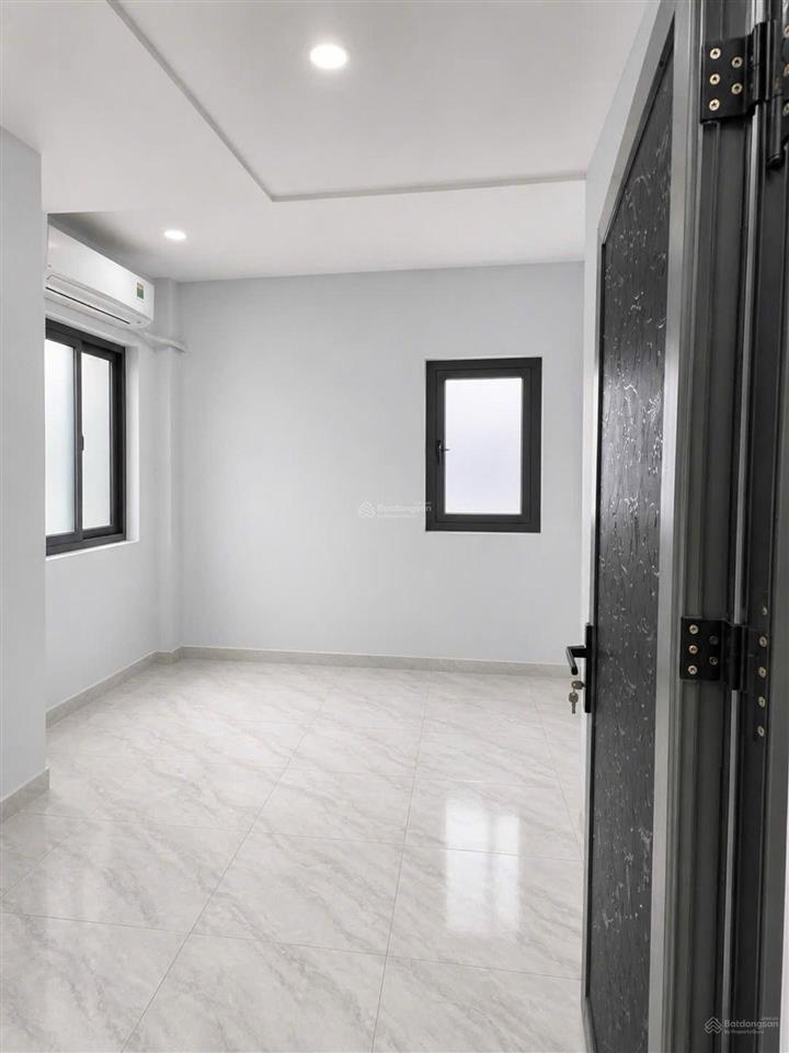 Nhà mới đẹp gần ngã tư bốn xã  4x12  3 tầng  hẻm 6m thông  chỉ 4,65 tỷ