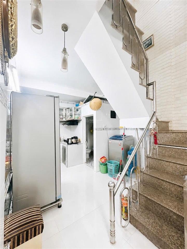 Vị trí cực đẹp  hẻm 6m  2 tầng btct  33m²  3 pn  ngay chiến lược  hl2  sổ đẹp  nhỉnh 3 tỷ