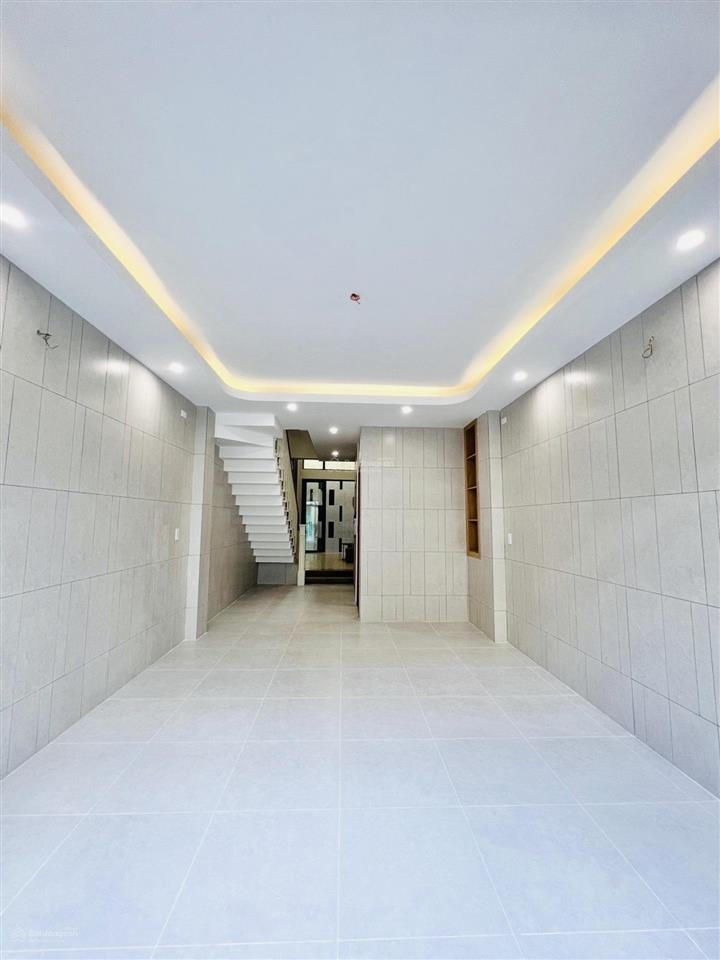 Lê văn quới  thang máy xịn  5 tầng full nội thất  68m  đường 8m xe tải  chỉ 10.9 tỷ