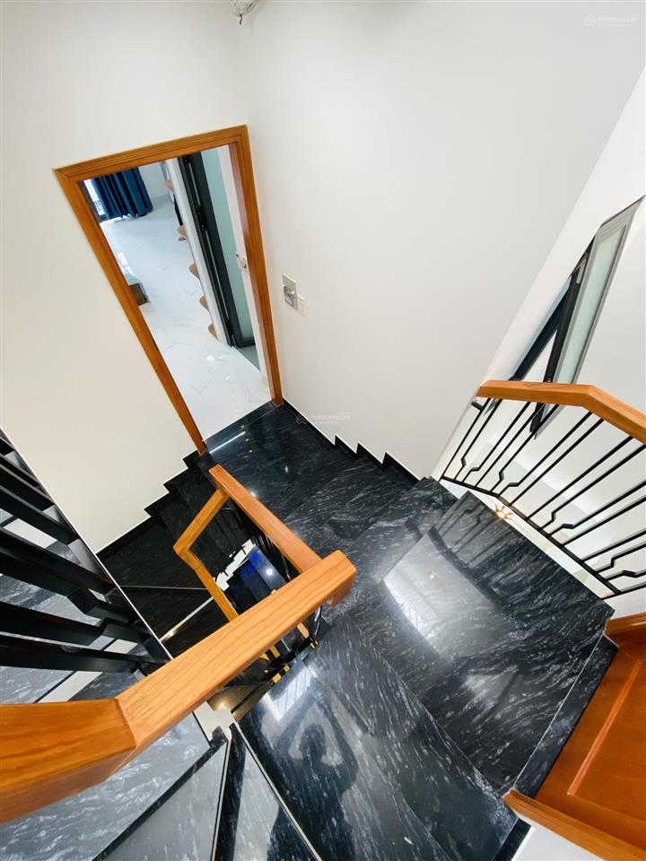 Nhà mới gần lê thúc hoạch, kênh nước đen 4x16m 5 tầng giá 7.9 tỷ