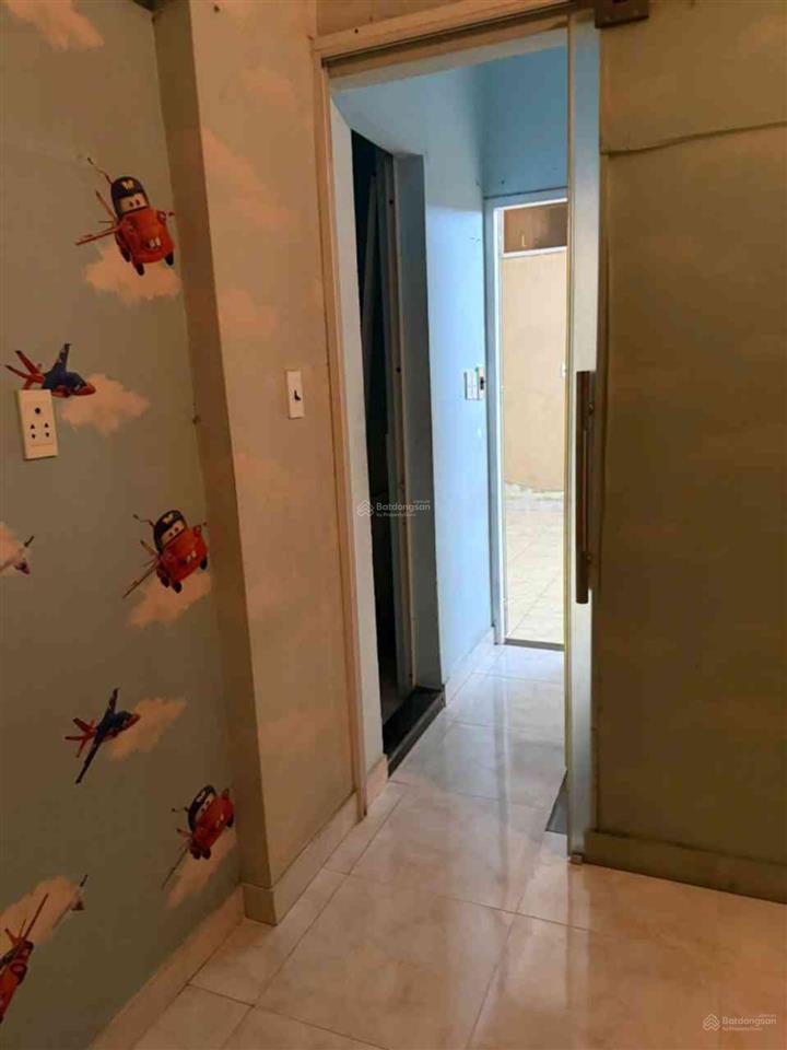Nhà 2 tầng sát chợ bình long 49m hxh vào nhà 2pn giá nhỉnh 90 triệu/m