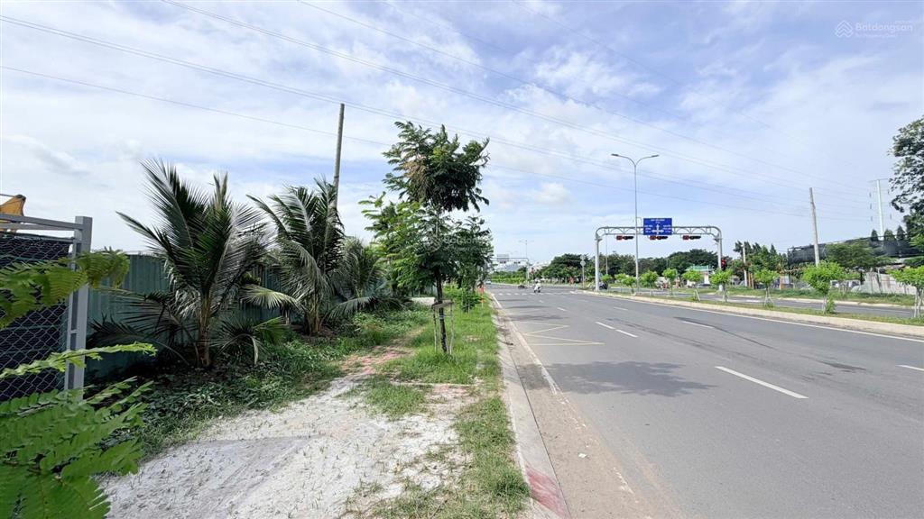 Cho thuê 1000m2 đất mt đường sonh hành ql50, xã bình hưng, bề ngang 40m cực rộng giá chỉ 50tr/th