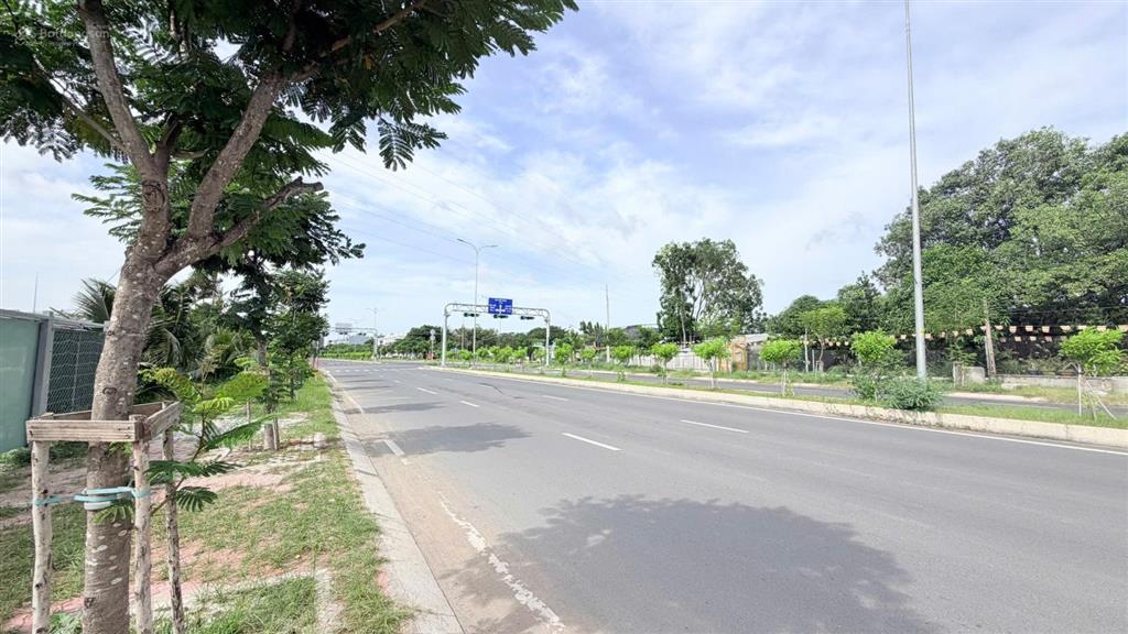 Cho thuê 1000m2 đất mt đường sonh hành ql50, xã bình hưng, bề ngang 40m cực rộng giá chỉ 50tr/th