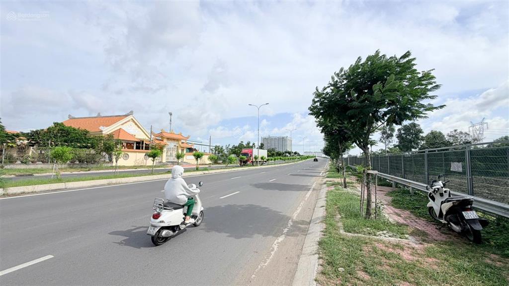Cho thuê 1000m2 đất mt đường sonh hành ql50, xã bình hưng, bề ngang 40m cực rộng giá chỉ 50tr/th