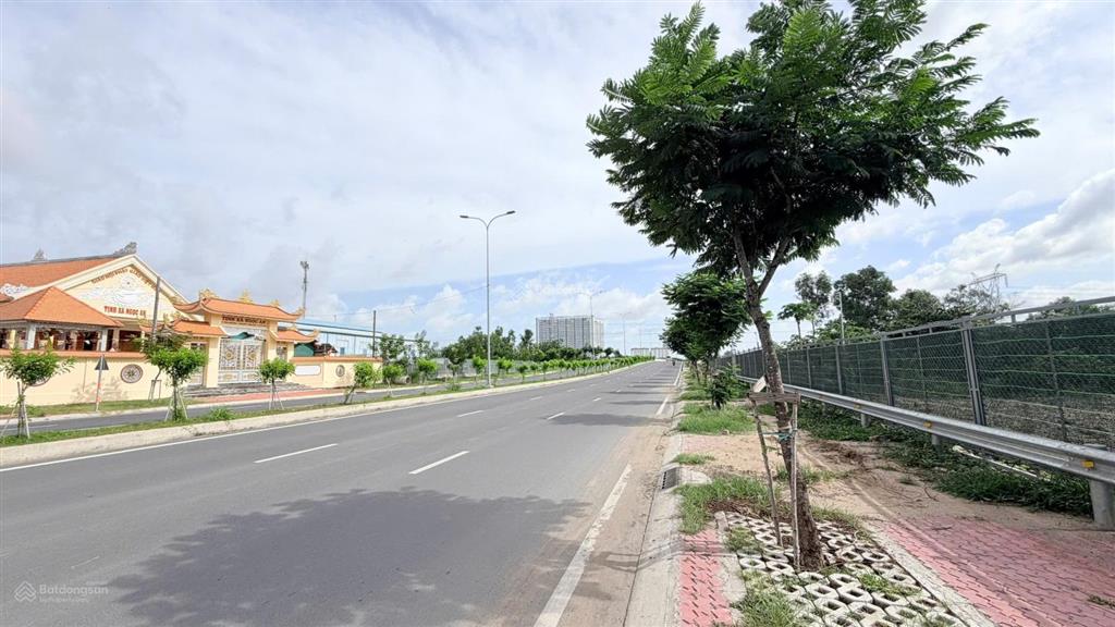 Cho thuê 1000m2 đất mt đường sonh hành ql50, xã bình hưng, bề ngang 40m cực rộng giá chỉ 50tr/th