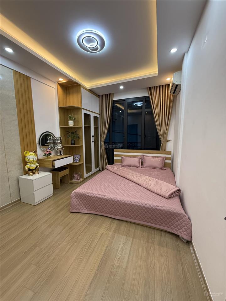 Nhà lô góc  ngõ thông kinh doanh  cách phố thanh nhàn 3 nhà