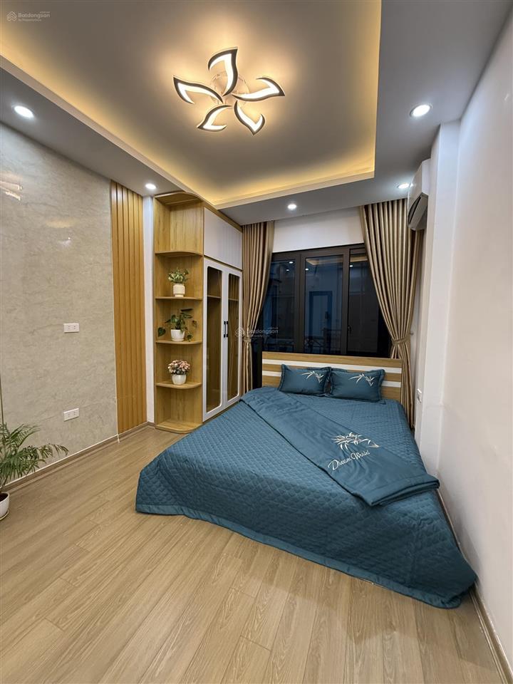 Nhà lô góc  ngõ thông kinh doanh  cách phố thanh nhàn 3 nhà